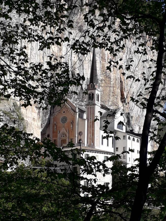 Casa Vacanze Al Borgo Villa Caprino Veronese Esterno foto